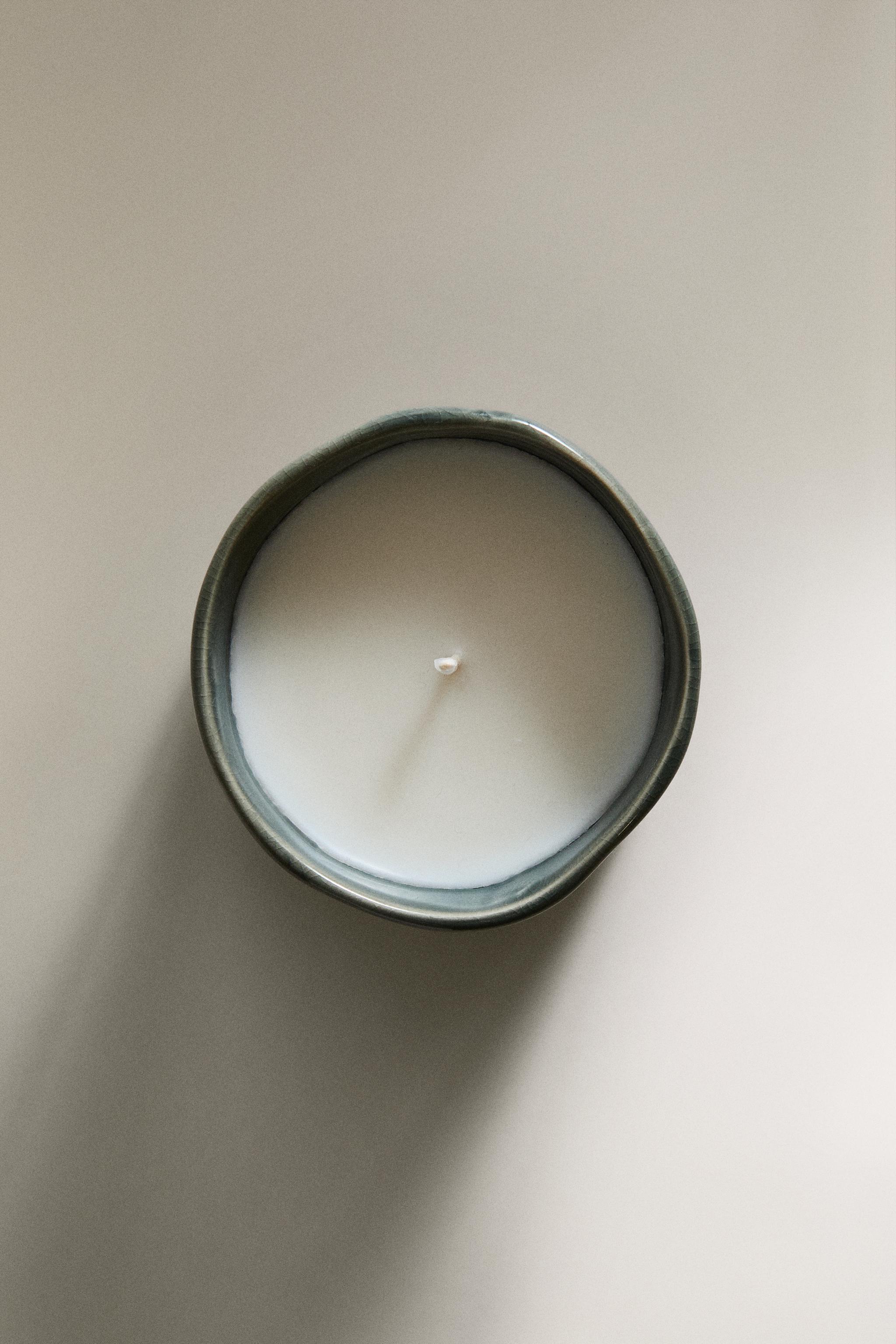 150 G) VIBRANT ROSE SCENTED CANDLE